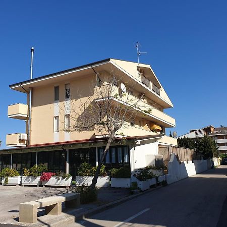 My Beachouse Montesilvano Marina Eksteriør billede